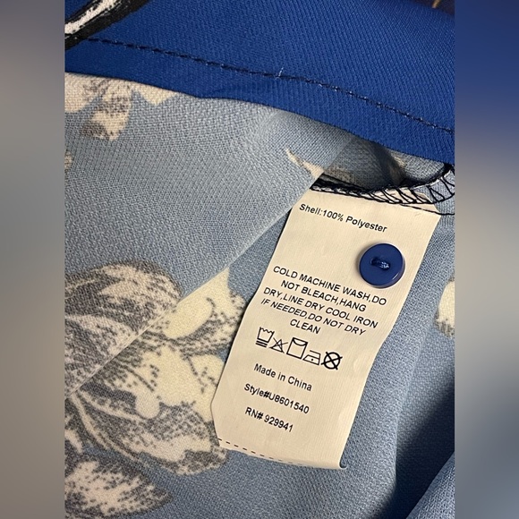 Suzanne Betro Women’s Division:S-Signature
TWIN PRINT TIE WAIST TOP Size S NWT - Picture 9 of 11